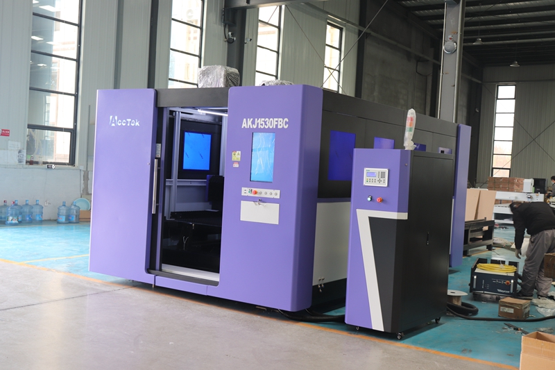 工業用ファイバーレーザー金属切断機,交換プラットフォーム,完 - Industrial Laser Metal Cutting Machine のレビューと価格