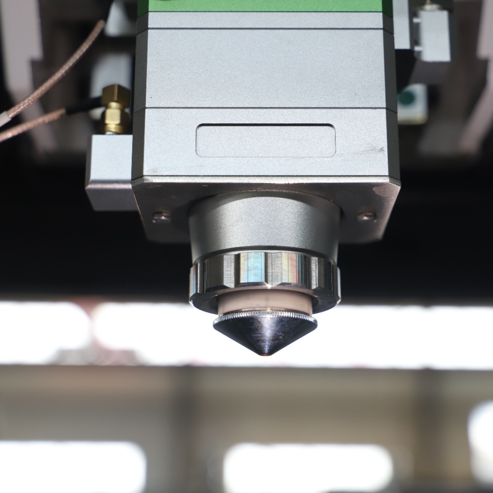 産業用金属板ステンレス鋼炭素鋼切断用ファイバーレーザー切断機 - Industrial Laser Metal Cutting Machine のレビューと価格